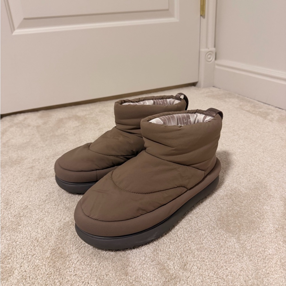 UGG Classic Maxi Mini Boots